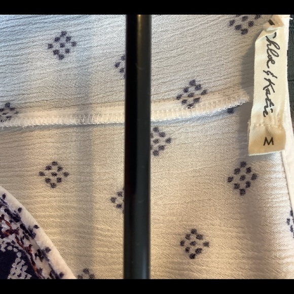 Chloe & Katie woman’s tribal pattern shorts romper. Size M - Picture 3 of 5